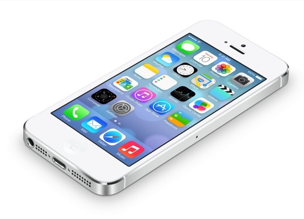 iOS-7-iPhone-5-flat-white-homescreen